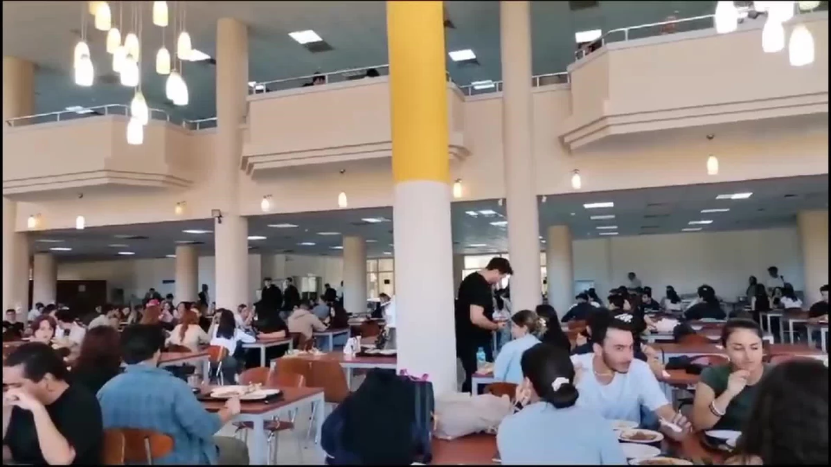 Dokuz Eylül Üniversitesi Öğrencileri Yemek Zammını Protesto Etti