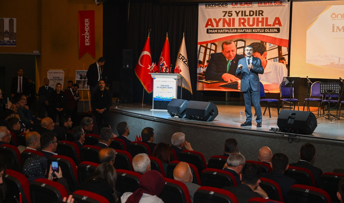 Vali Aydın Baruş, Millî Eğitim Bakanı Yusuf Tekin ile birlikte